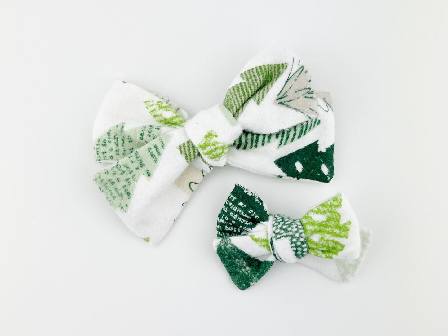 White Flannel Green Tree Hair Bow